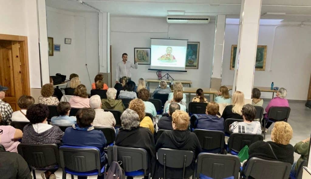 charla enfermedades de la mujer en el ayuntamiento de roquetas de mar