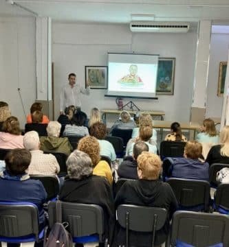 charla enfermedades de la mujer en el ayuntamiento de roquetas de mar