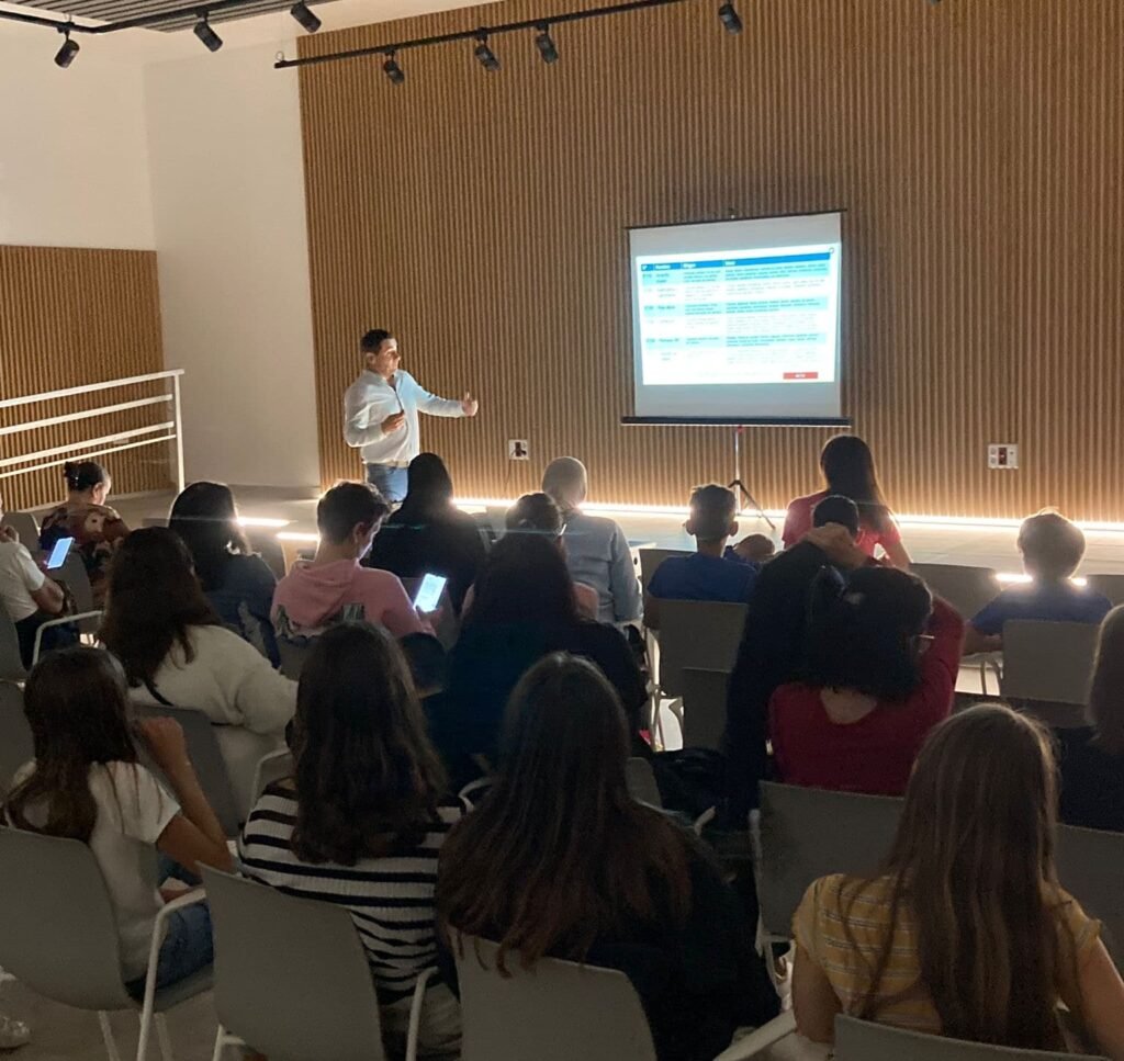 charla en el club deportivo el parador de roquetas de mar enfermedades